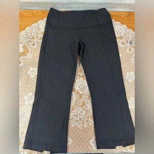 Lululemon Black Flared Capri Leggings with Slit Detailing on the Back - Size 6